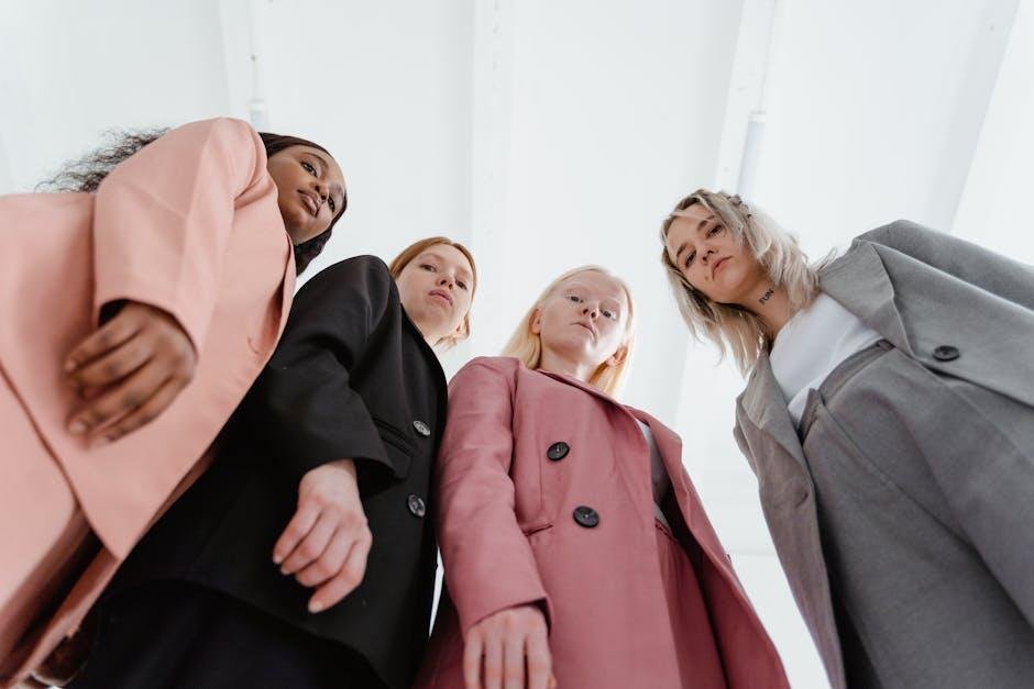 Accessories ​that Elevate Your 90s-Inspired⁣ Outfits⁤ for a ⁢2025 Twist