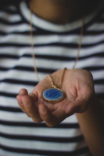Choosing ‌the Perfect Pendant for⁣ V-Neck Styles